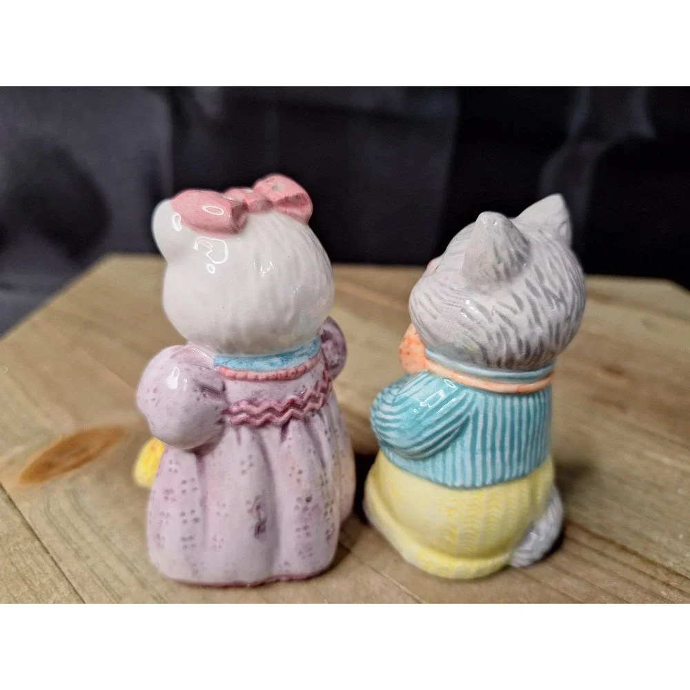 Vintage 1992 Avon Mr & Mrs Kitty Anthropomorphic ceramic Salt & Pepper Shakers
